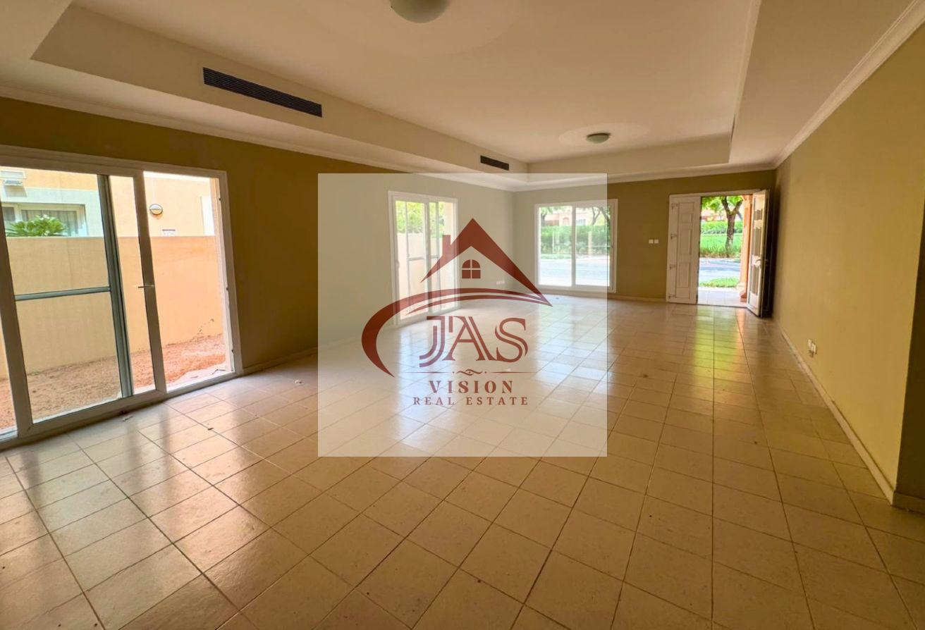 Spacious 4BHK | Private Garden | Gated Community photo 3