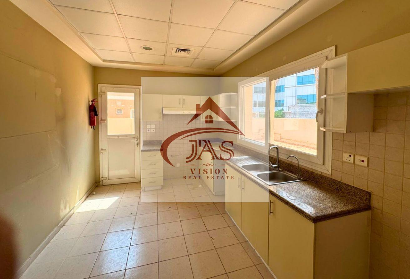 Spacious 4BHK | Private Garden | Gated Community photo 5