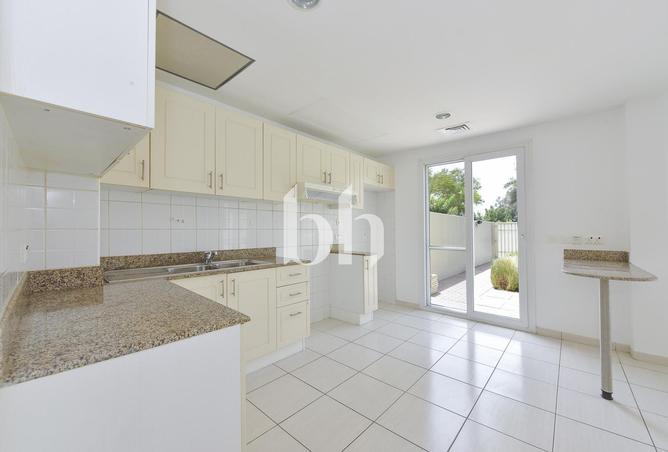 74232353 - Property Image 2