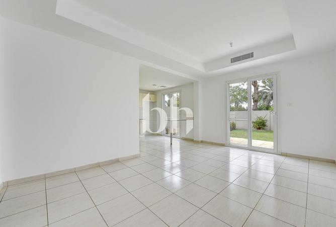 74232353 - Property Image 3