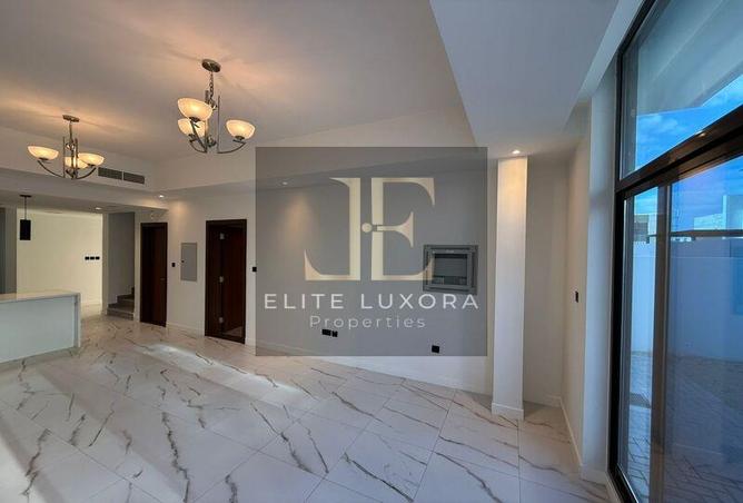 73848715 - Property Image 2