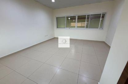 Warehouse - Studio - 1 Bathroom for rent in RAS - Umm Ramool - Dubai