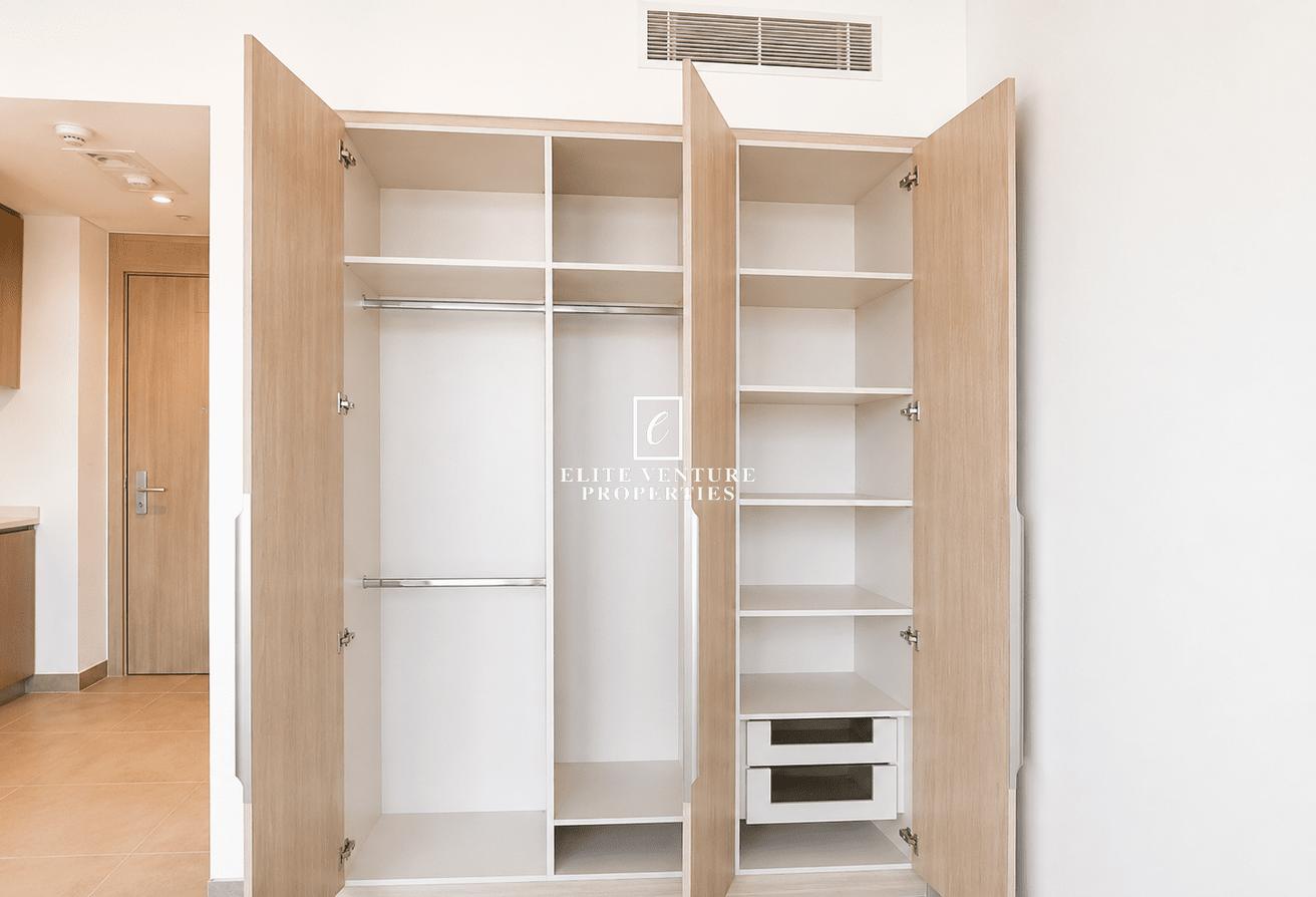 PRIME LOCATION | MODERN STUDIO | SPACIOUS photo 4