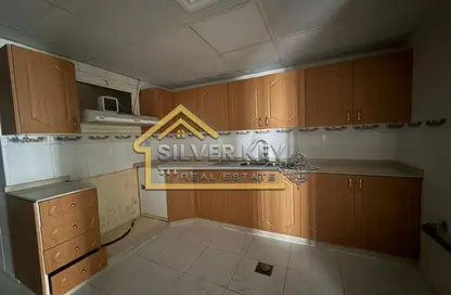 شقة - 3 غرف نوم - 4 حمامات للايجار في المجاز 2 - المجاز - الشارقة