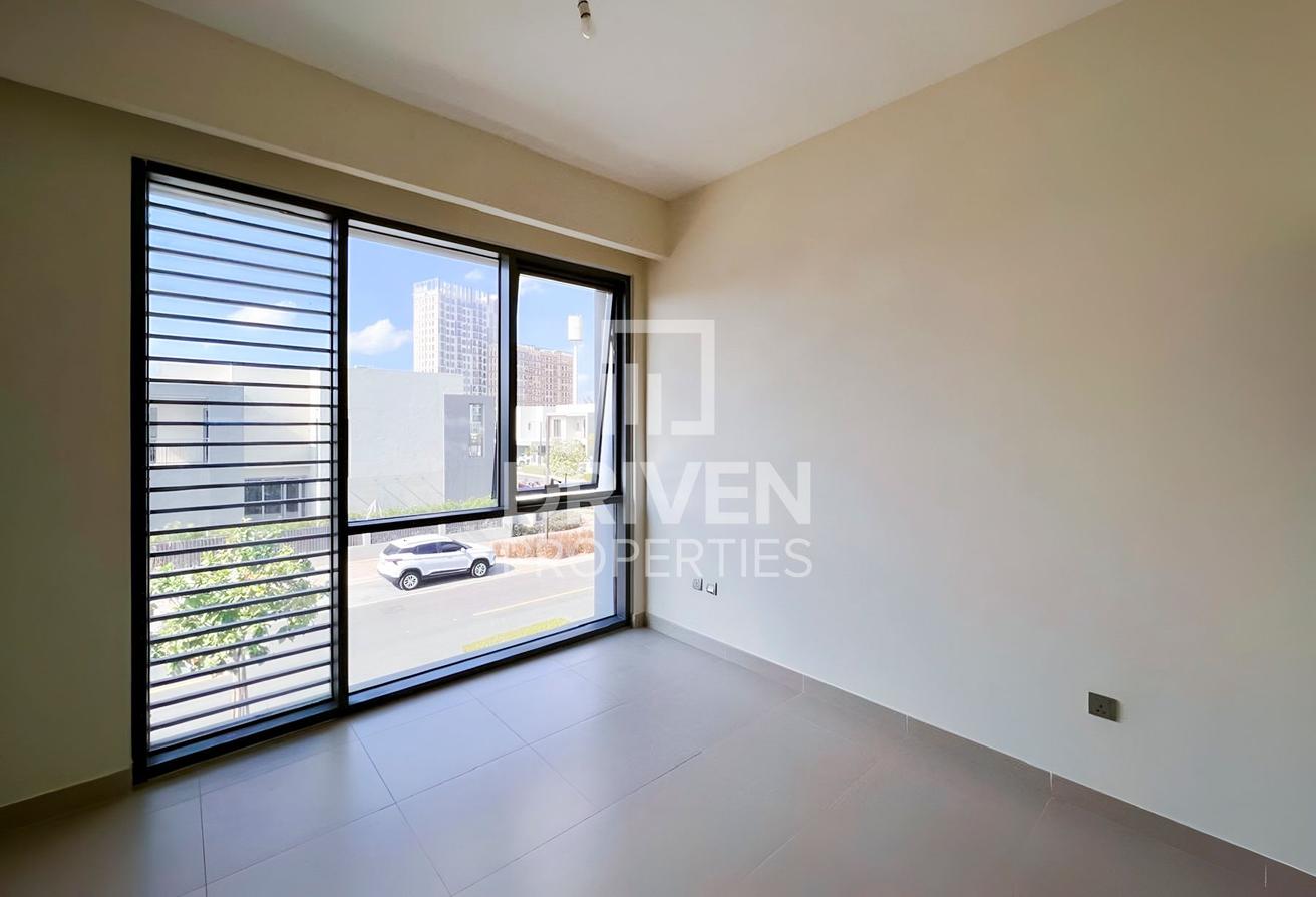 Excellent Location | Spacious | Ready to Move In photo 8