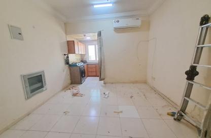 Apartment - Studio - 1 for rent in Fire Station Road - Muwaileh - Sharjah