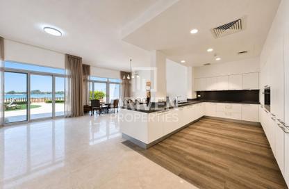 Villa - 5 Bedrooms - 6 Bathrooms for sale in Palma Residences - Palm Jumeirah - Dubai