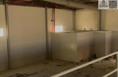 Warehouse - Studio - 4 Bathrooms for rent in Umm Al Thuoob - Umm Al Quwain
