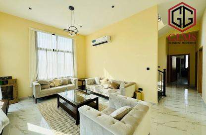 Villa - 4 Bedrooms - 5 Bathrooms for rent in Al Aweer 1 - Al Aweer - Dubai
