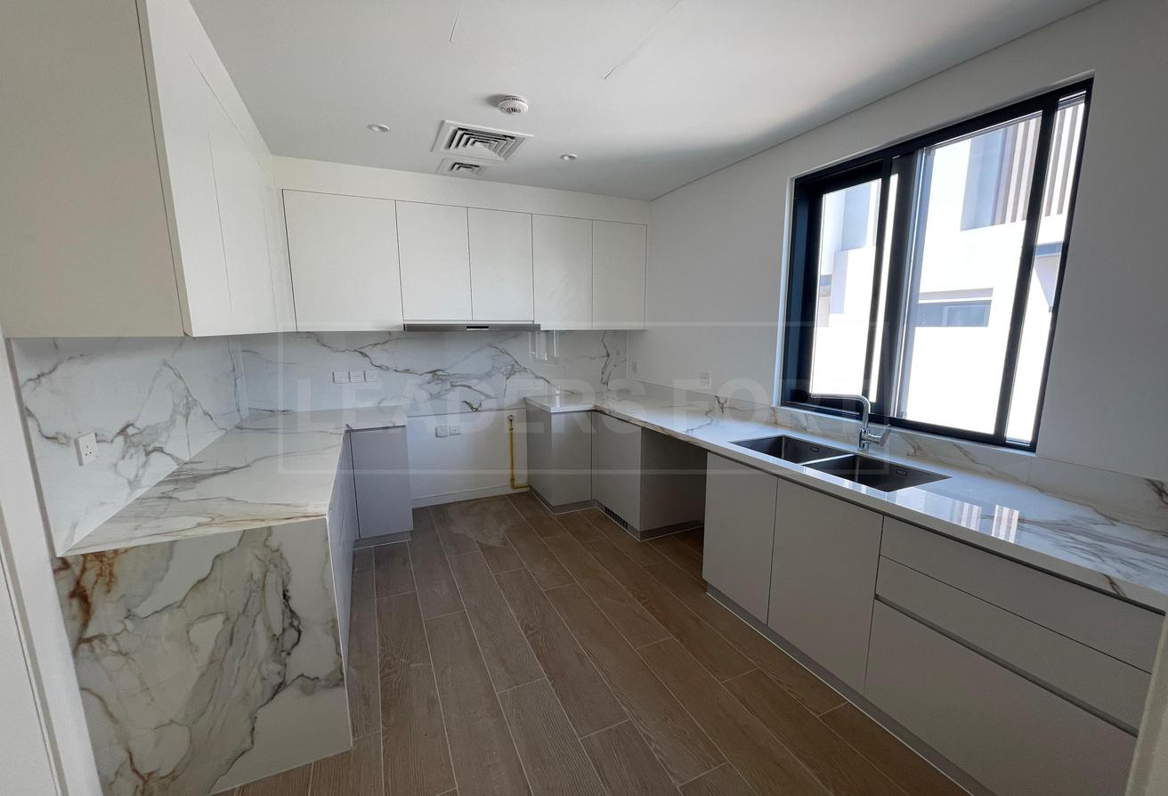 4BR+M Corner | Near to Pool | AED 300K - 4 Cheques photo 6