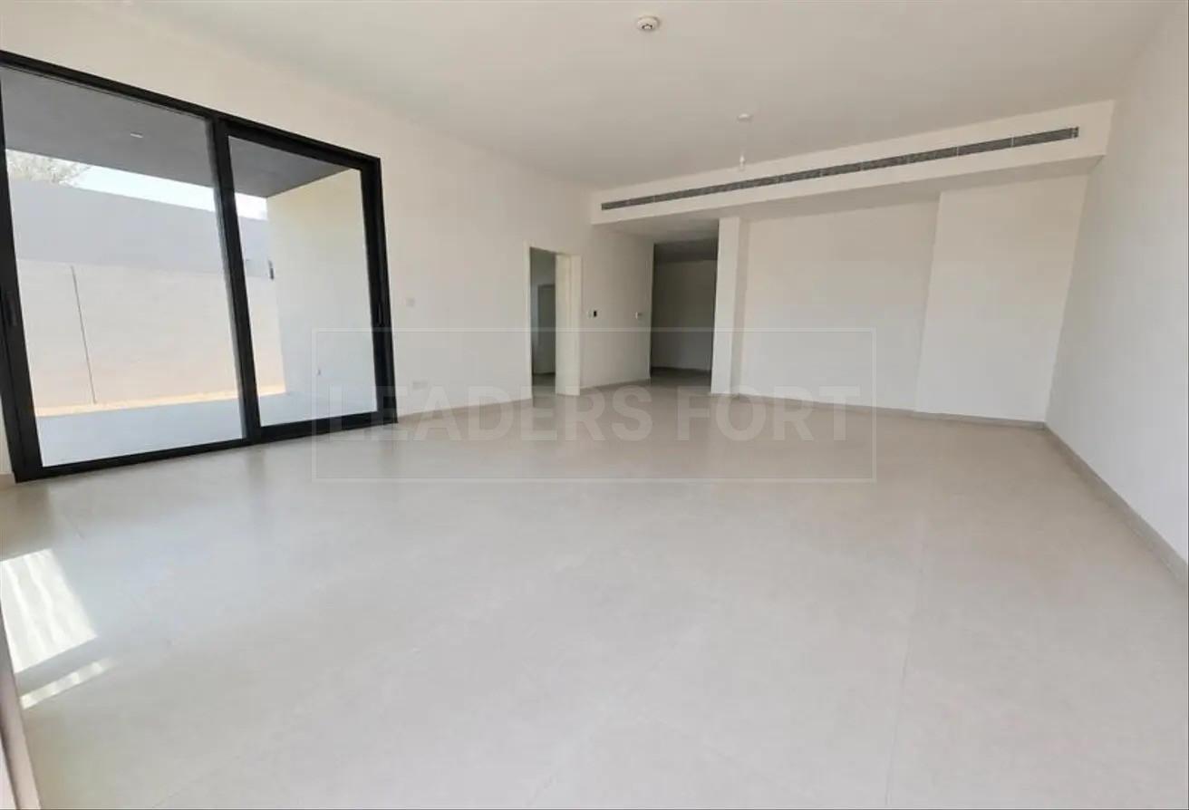 4BR+M Corner | Near to Pool | AED 300K - 4 Cheques photo 5