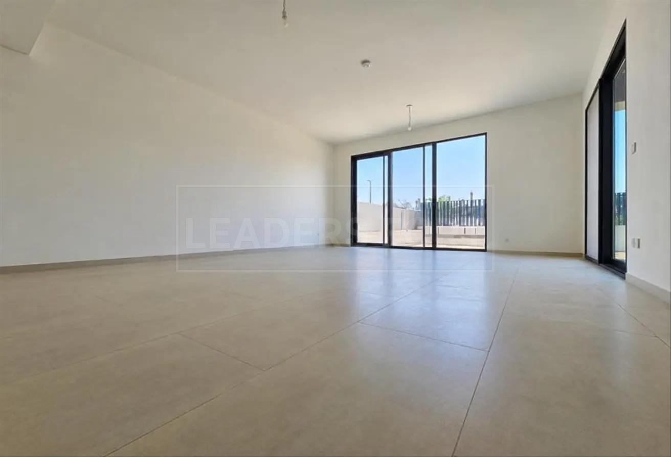 4BR+M Corner | Near to Pool | AED 300K - 4 Cheques photo 4