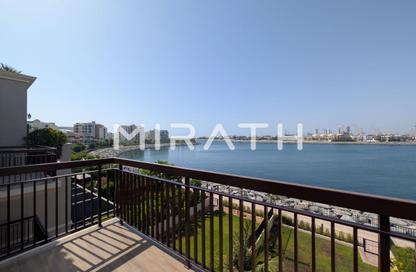 Villa - 3 Bedrooms - 4 Bathrooms for rent in Sur La Mer 1 - Sur La Mer - Jumeirah 1 - Jumeirah - Dubai