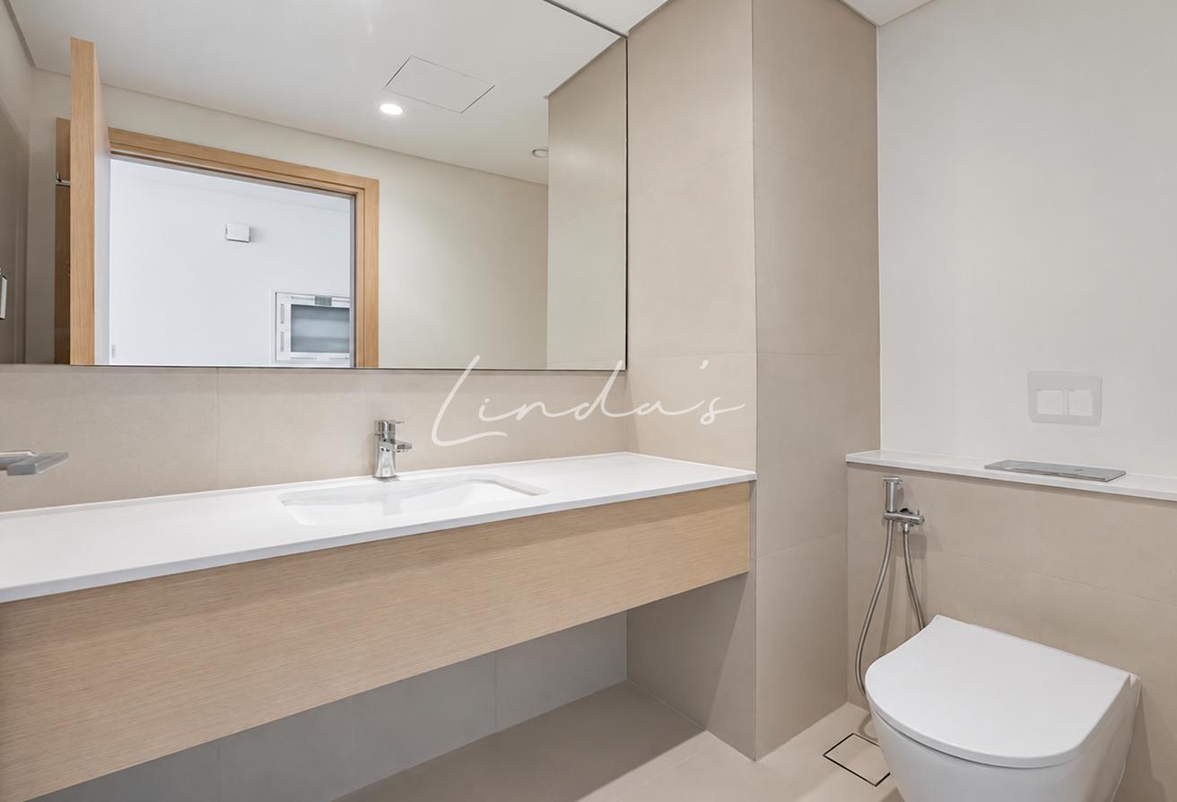 Golf Course View | High Floor | Unfurnished photo 10