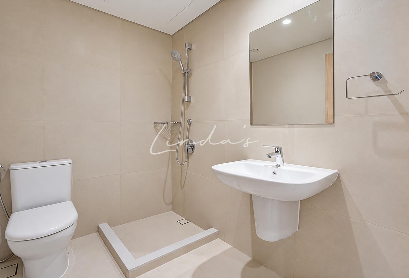Golf Course View | High Floor | Unfurnished photo 13