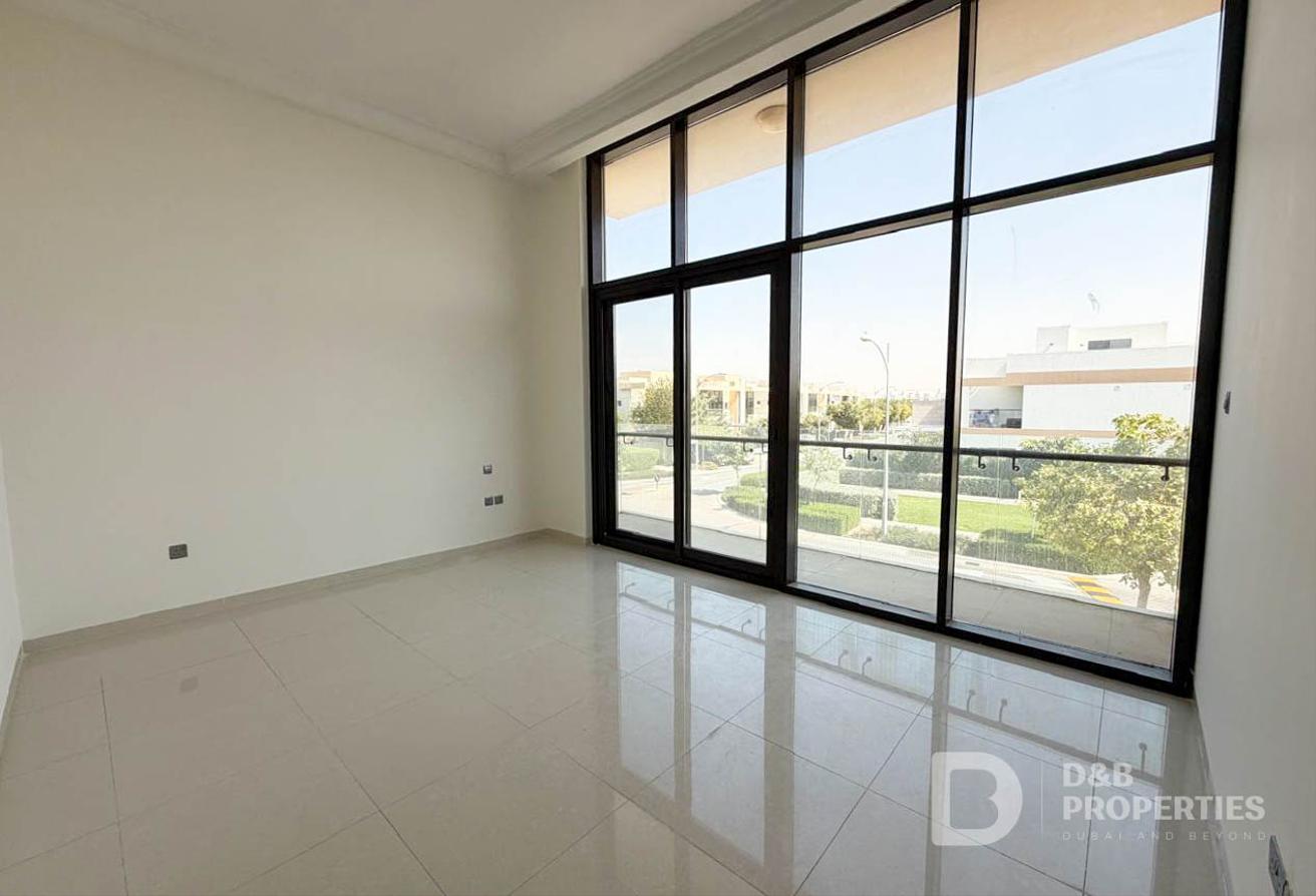Stunning View | Excellent Condition | Spacious photo 7