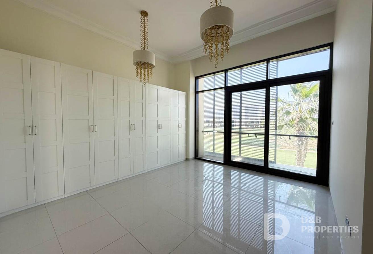 Stunning View | Excellent Condition | Spacious photo 9