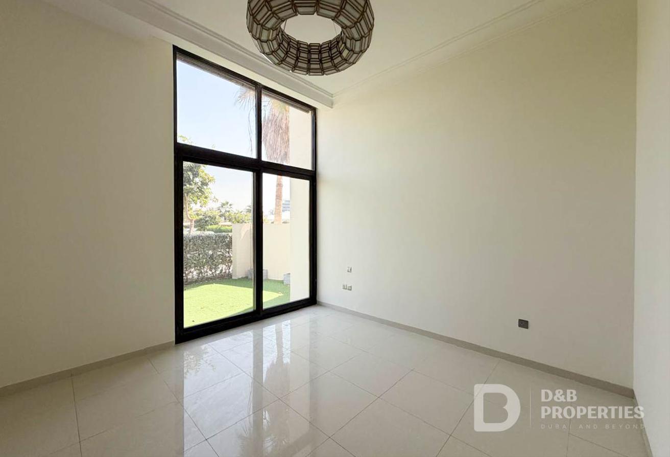 Stunning View | Excellent Condition | Spacious photo 6