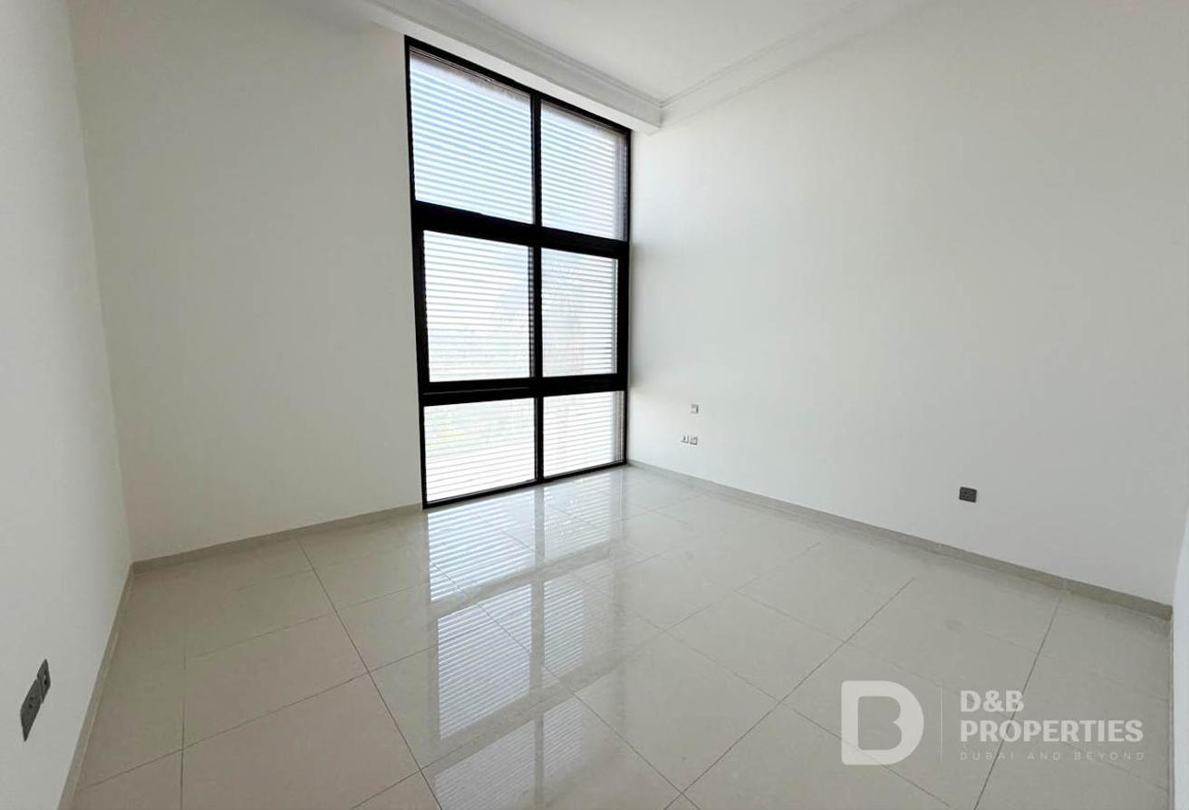 Stunning View | Excellent Condition | Spacious photo 8