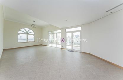 Apartment - 3 Bedrooms - 4 Bathrooms for rent in Al Hatimi - Shoreline Apartments - Palm Jumeirah - Dubai