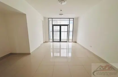 شقة - 2 غرف نوم - 3 حمامات للايجار في مجمع مويلح - تجارية مويلح - الشارقة