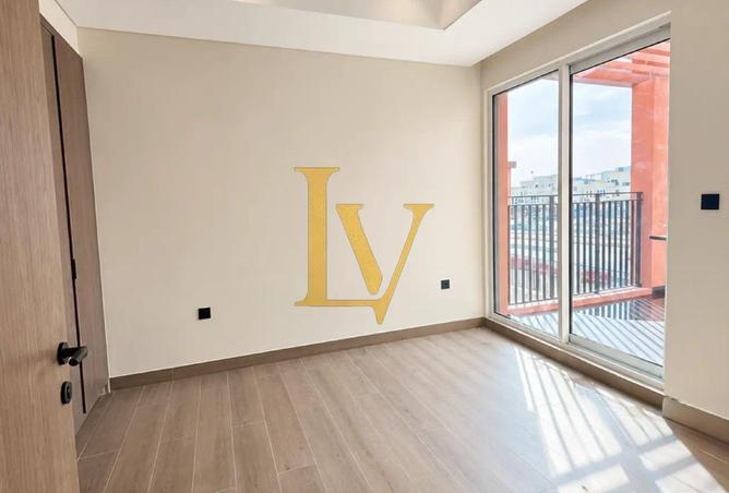 104681020 - Property Image 2
