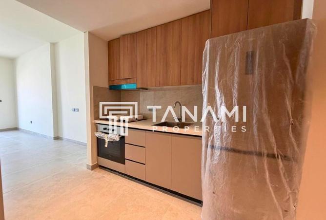 Unfurnished Studio | Balcony | City View photo 2