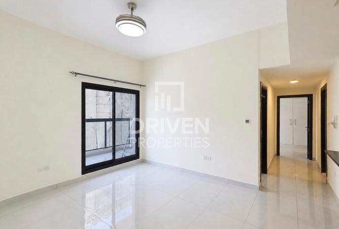 Bright | Mid Floor | Close to Bus and Metro photo 3