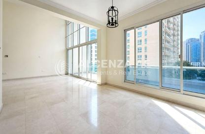 Apartment - 3 Bedrooms - 4 Bathrooms for rent in Emerald Residence - Dubai Marina - Dubai