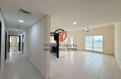 Apartment - 3 Bedrooms - 3 Bathrooms for rent in Mazaya 30 - Queue Point - Liwan - Dubai Land - Dubai