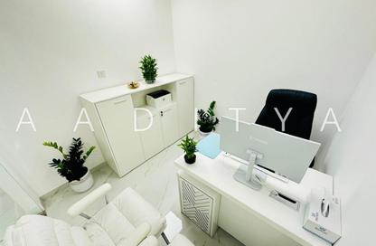 Office Space - Studio - 1 Bathroom for rent in Reem Residency - Al Karama - Dubai