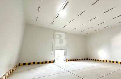 Warehouse - Studio - 2 Bathrooms for rent in Ras Al Khor Industrial - Ras Al Khor - Dubai