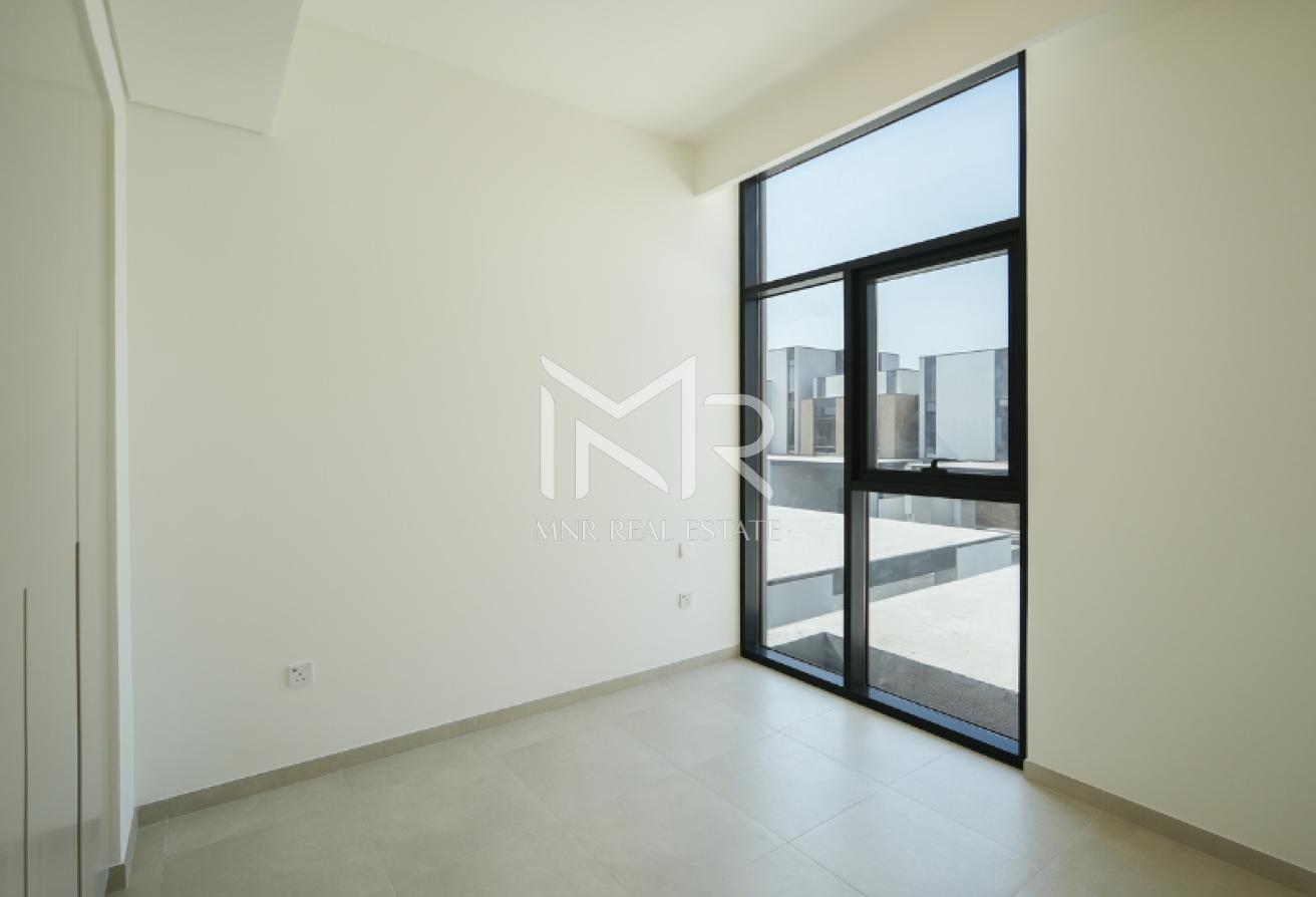 On Pool and Park | G+2 | Family Room | Big Plot photo 4