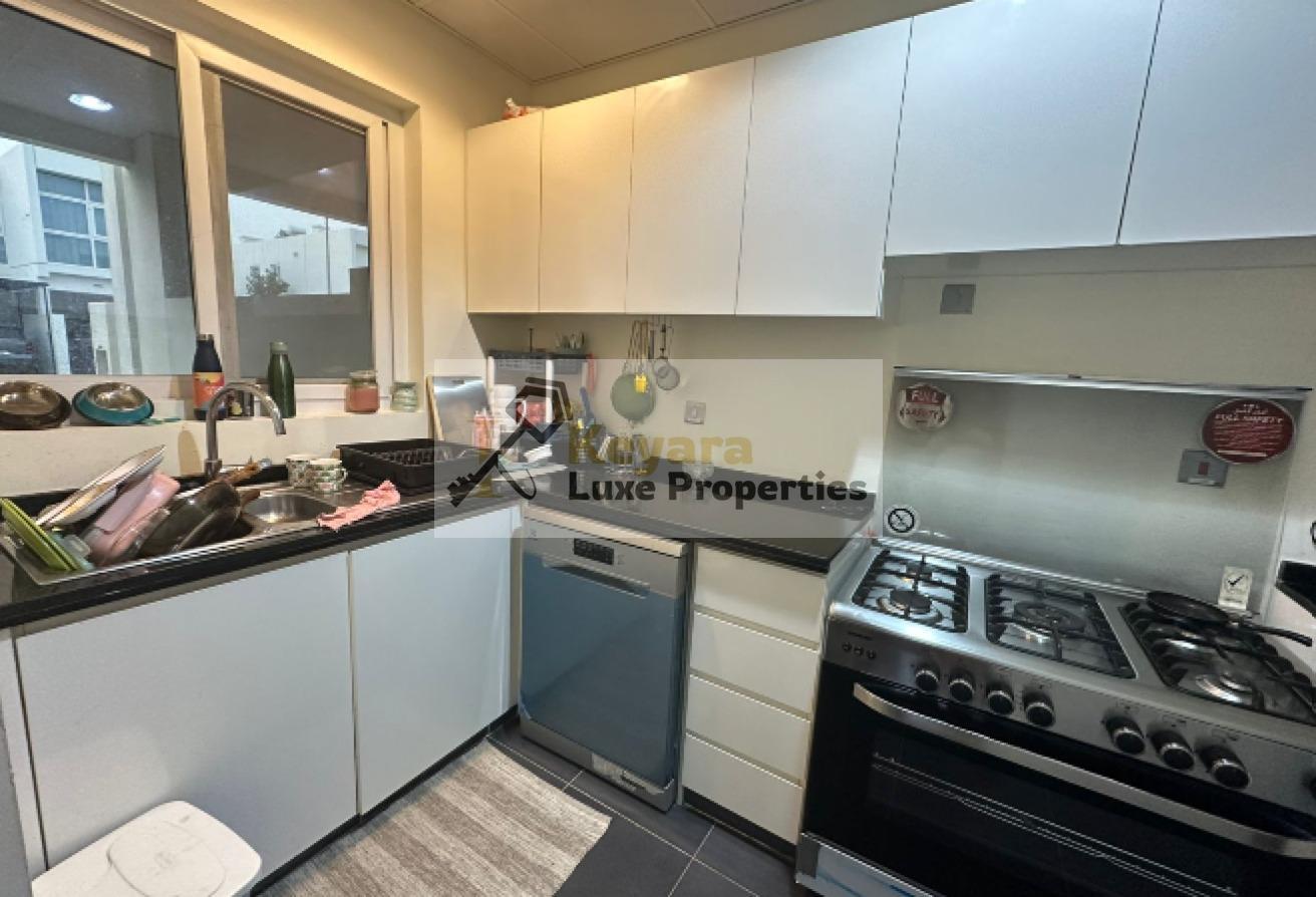 Upgraded | Vacant | Layout R2m11B photo 4