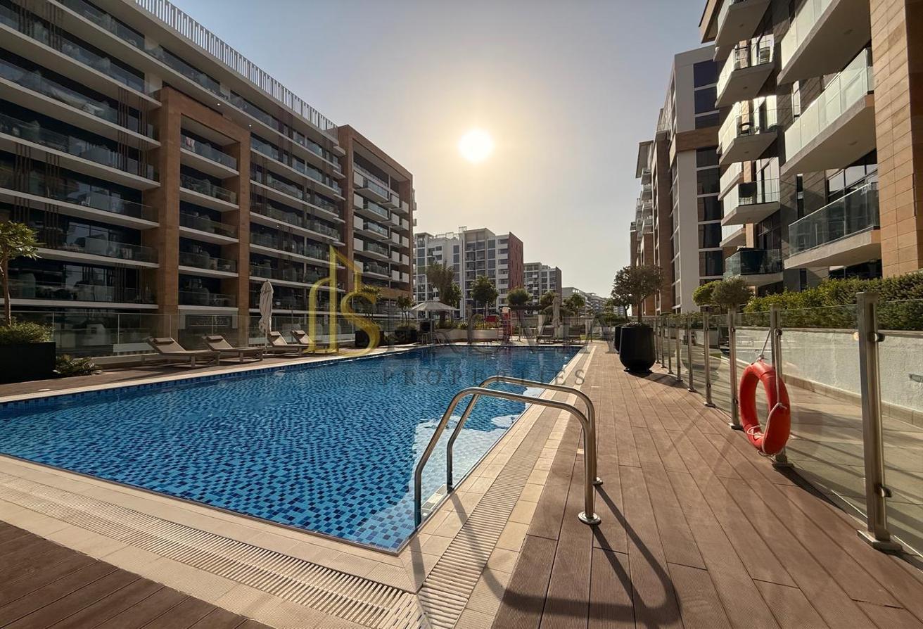 Fully Furnished Studio | Burj Khalifa | Pool View photo 14