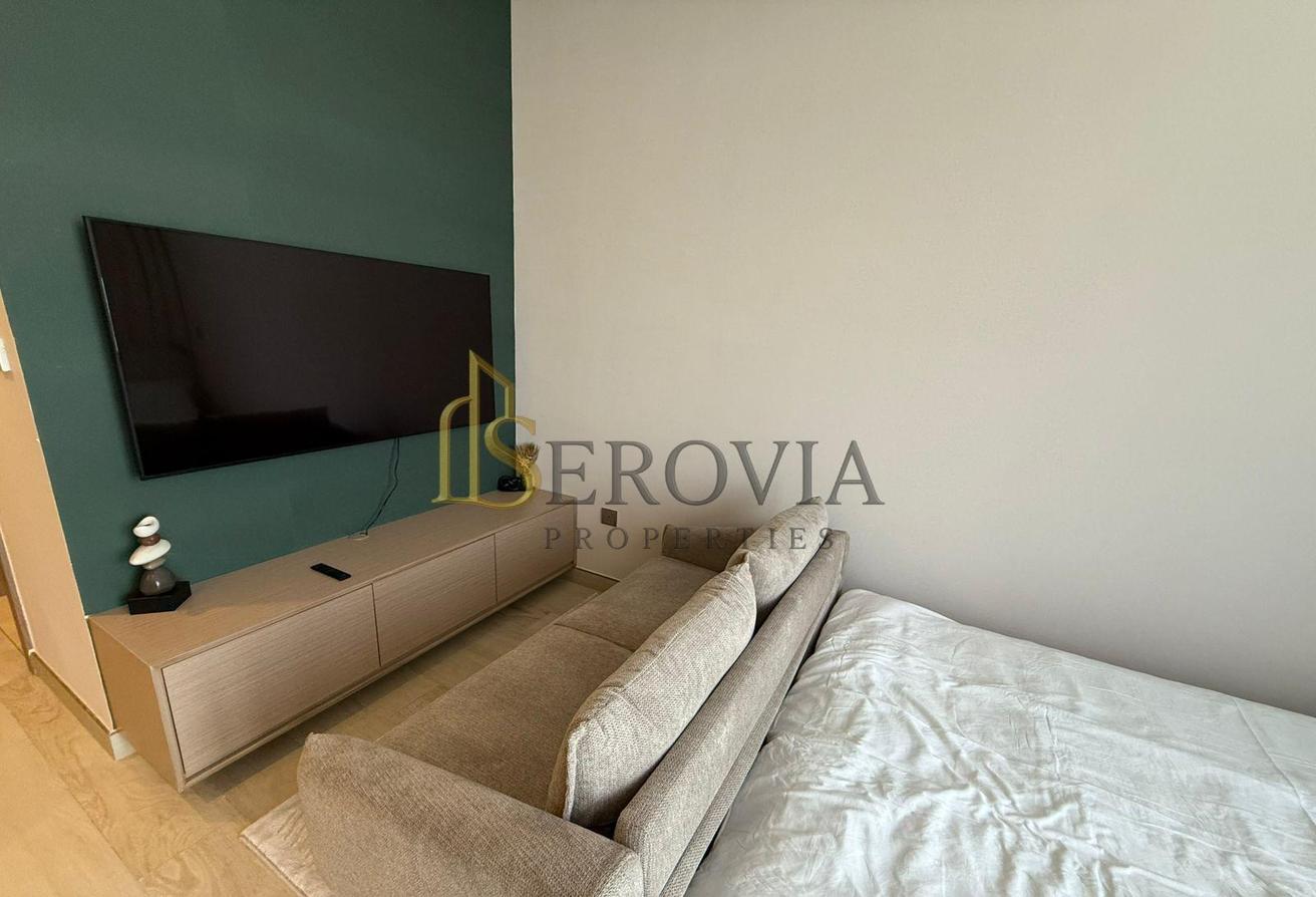 Fully Furnished Studio | Burj Khalifa | Pool View photo 4
