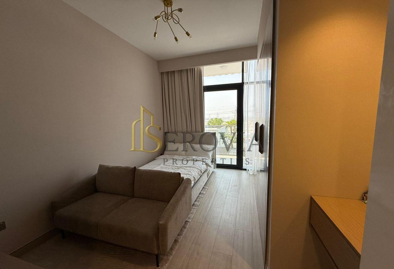 Fully Furnished Studio | Burj Khalifa | Pool View photo 13