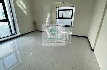 Villa - 4 - 6 for rent in Al Markhaniya - Al Ain