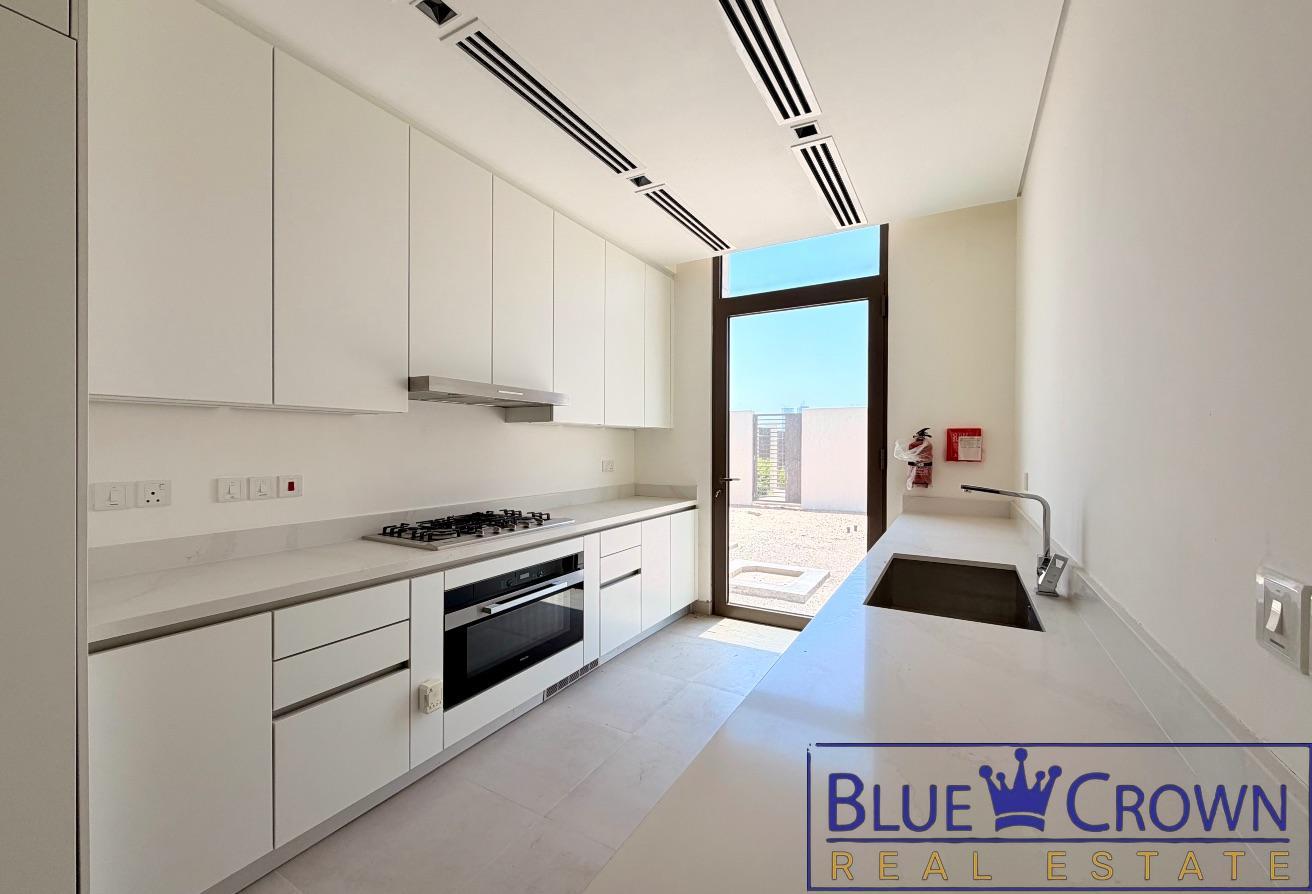Ultra Luxury 4BR + Maid Villa | Brand New | Pool photo 13
