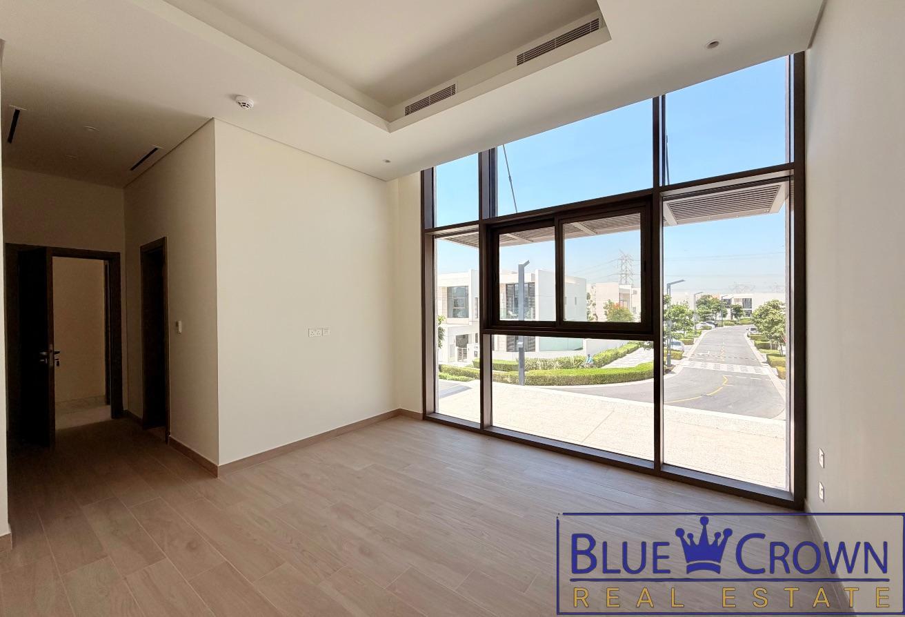 Ultra Luxury 4BR + Maid Villa | Brand New | Pool photo 6