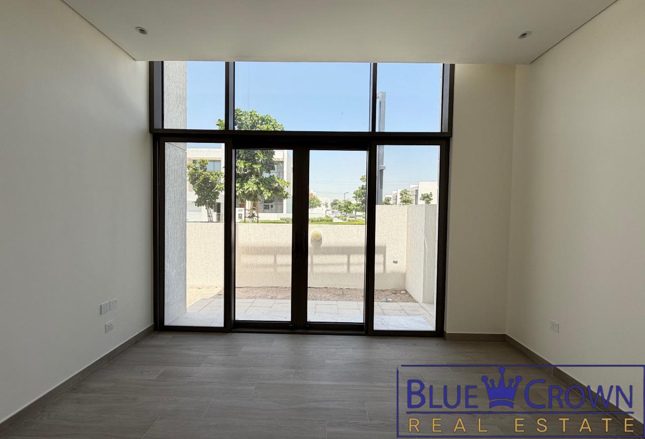 Ultra Luxury 4BR + Maid Villa | Brand New | Pool photo 9