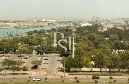 شقة - 2 غرف نوم - 3 حمامات للايجار في برج الجوهرة - شارع الكورنيش - أبوظبي