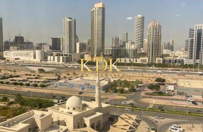 شقة - غرفة نوم - 2 حمامات للايجار في برج حمزة - مدينة دبي الرياضية - دبي شقة - غرفة نوم - 2 حمامات للايجار في برج حمزة - مدينة دبي الرياضية - دبي