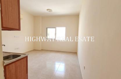 Apartment - Studio - 1 for rent in Muwailih Building - Muwaileh - Sharjah