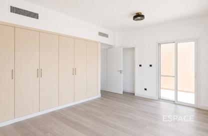 Villa - 2 Bedrooms - 3 Bathrooms for rent in Springs 2 - The Springs - Dubai