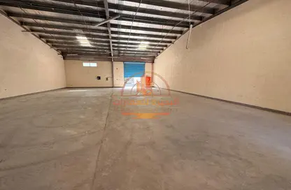 مستودع - استوديو - 2 حمامات للايجار في الصجعة الصناعية - الصجعة - الشارقة