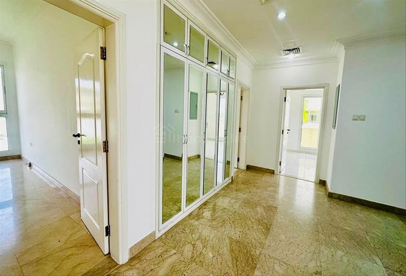 Large 5 bedroom | 2 maids + Driver's room photo 9
