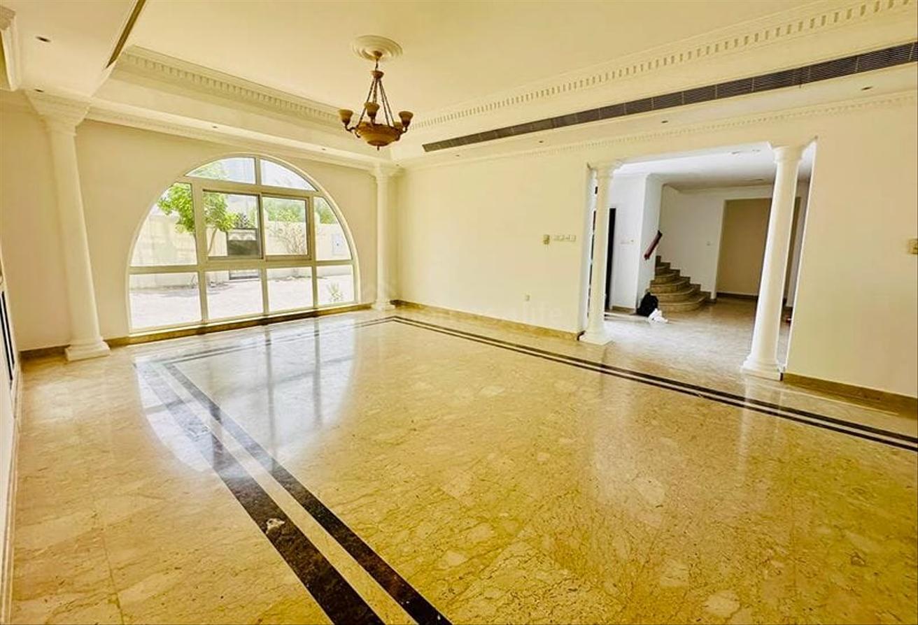 Large 5 bedroom | 2 maids + Driver's room photo 4
