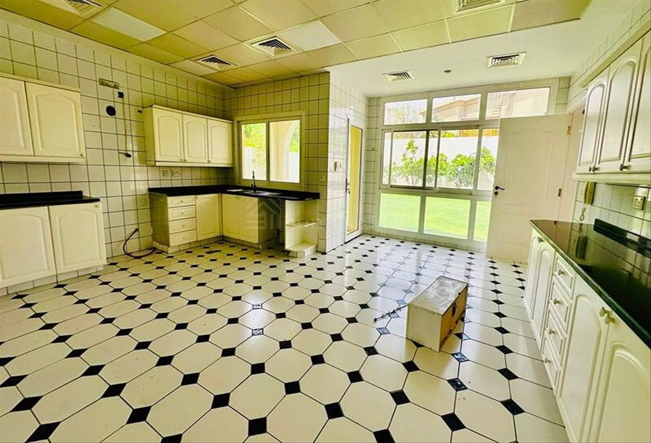 Large 5 bedroom | 2 maids + Driver's room photo 13