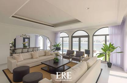 Villa - 5 Bedrooms - 6 Bathrooms for rent in Garden Homes Frond B - Garden Homes - Palm Jumeirah - Dubai